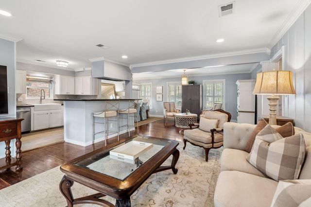 6225 Locke Lane, Houston, TX 77057