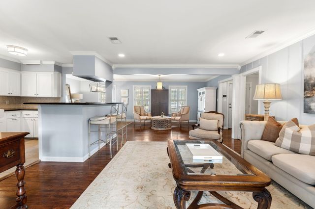 6225 Locke Lane, Houston, TX 77057