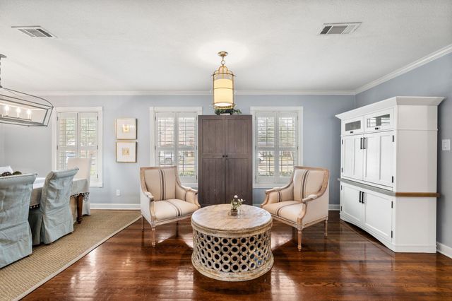 6225 Locke Lane, Houston, TX 77057