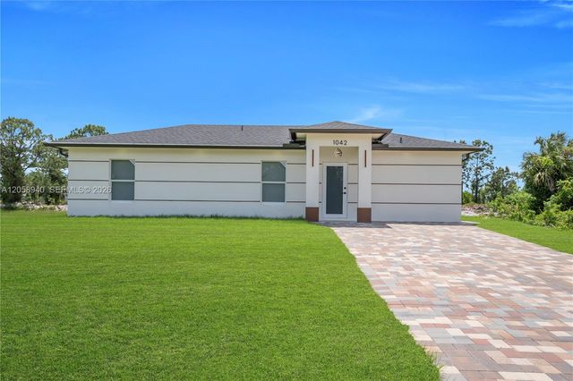 1042 Darlington Street, Lehigh Acres, FL 33974