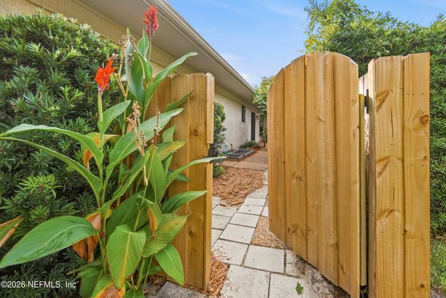 8237 SHADE TREE Court, Jacksonville, FL 32256