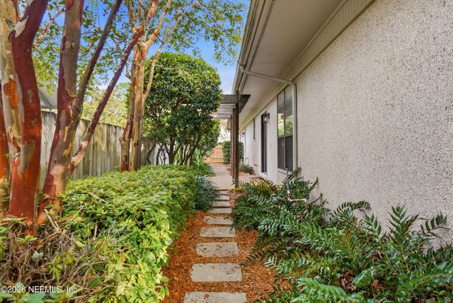 8237 SHADE TREE Court, Jacksonville, FL 32256