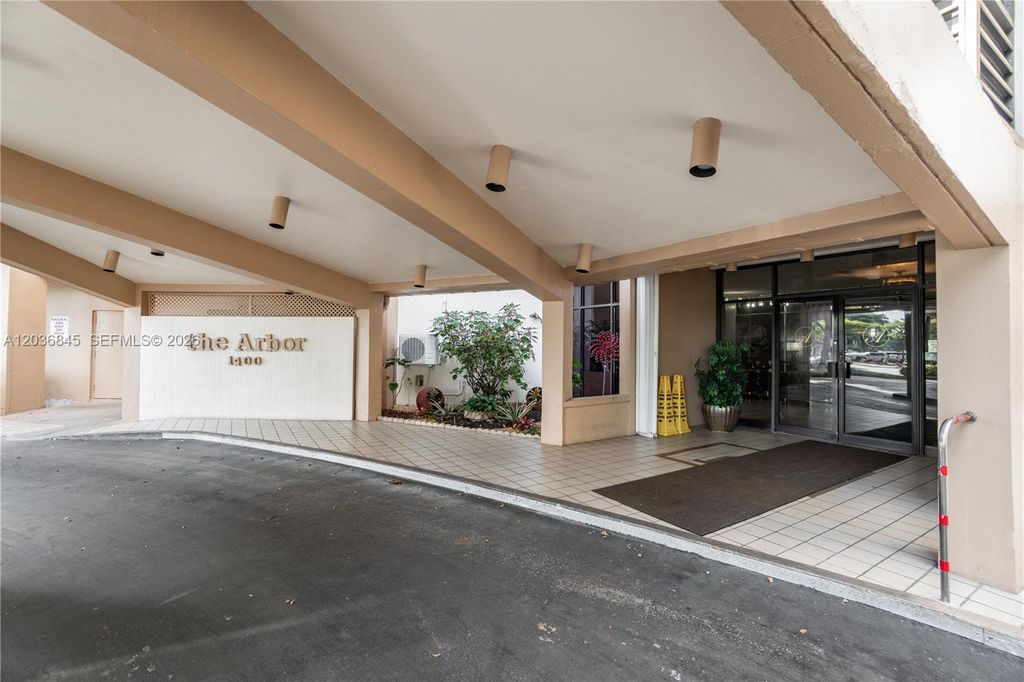 1400 Saint Charles Pl 701, Pembroke Pines, FL 33026