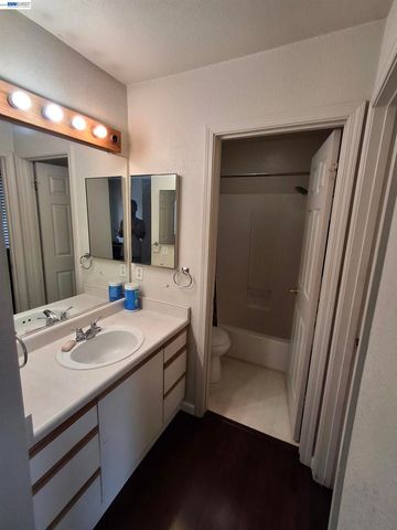 1476 Adeline St, Oakland, CA 94607