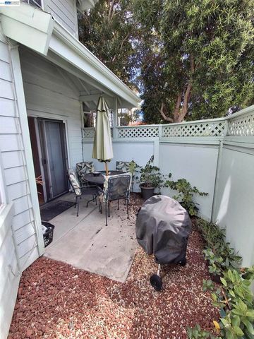 1476 Adeline St, Oakland, CA 94607