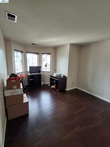 1476 Adeline St, Oakland, CA 94607