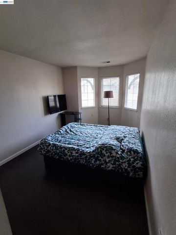 1476 Adeline St, Oakland, CA 94607