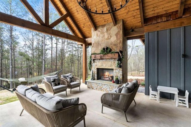 1420 Henry Evans Road, Ellijay, GA 30540