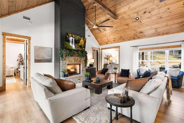 1420 Henry Evans Road, Ellijay, GA 30540
