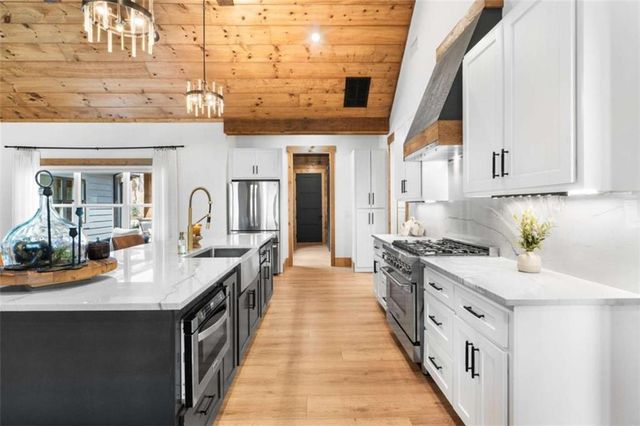 1420 Henry Evans Road, Ellijay, GA 30540