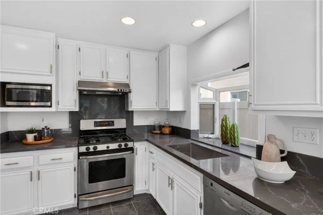 829 Calle La Primavera, Glendale, CA 91208