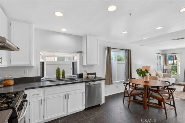 829 Calle La Primavera, Glendale, CA 91208