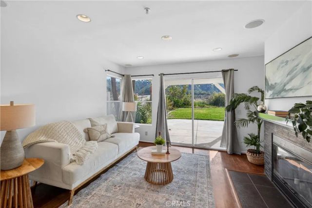 829 Calle La Primavera, Glendale, CA 91208