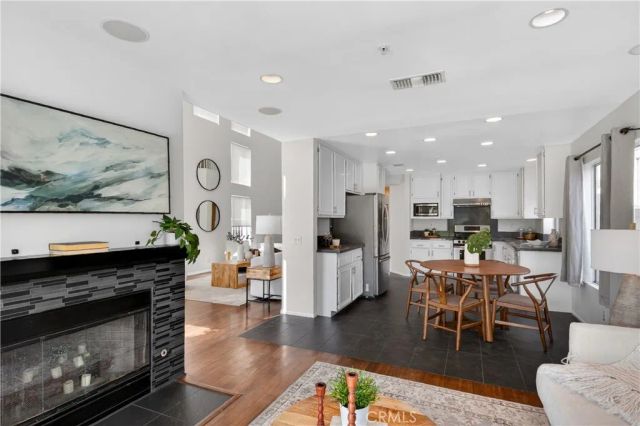 829 Calle La Primavera, Glendale, CA 91208