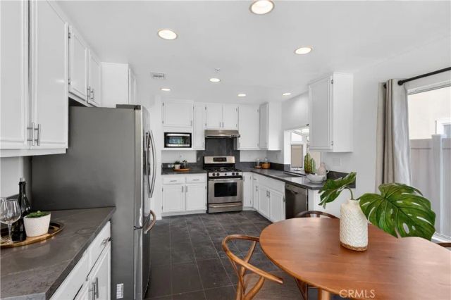 829 Calle La Primavera, Glendale, CA 91208