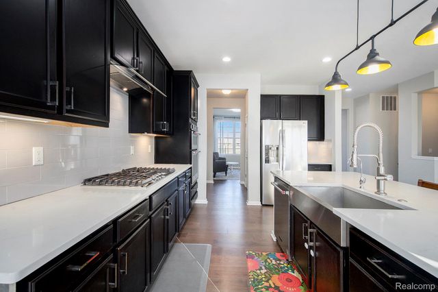 58543 Navarra Drive, South Lyon, MI 48178