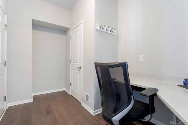 58543 Navarra Drive, South Lyon, MI 48178