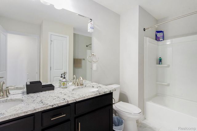 58543 Navarra Drive, South Lyon, MI 48178