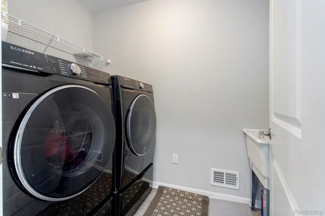 58543 Navarra Drive, South Lyon, MI 48178