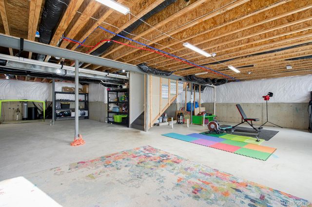 58543 Navarra Drive, South Lyon, MI 48178