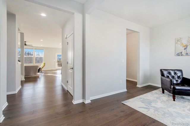 58543 Navarra Drive, South Lyon, MI 48178