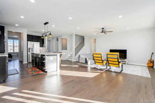 58543 Navarra Drive, South Lyon, MI 48178