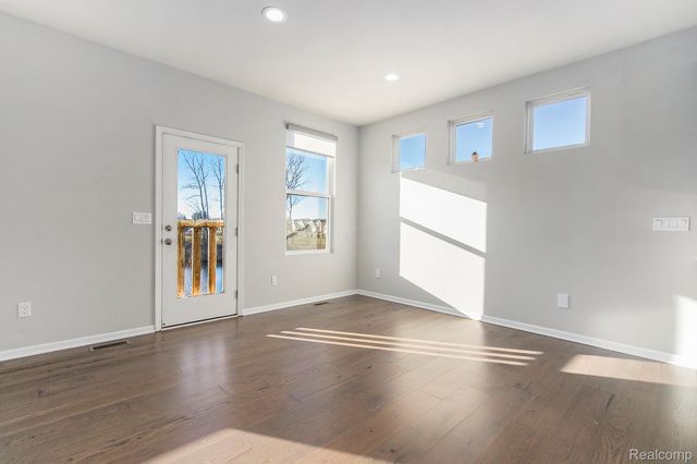 58543 Navarra Drive, South Lyon, MI 48178