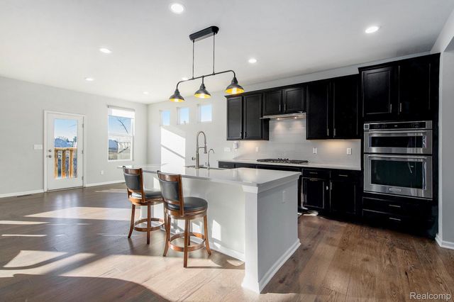 58543 Navarra Drive, South Lyon, MI 48178