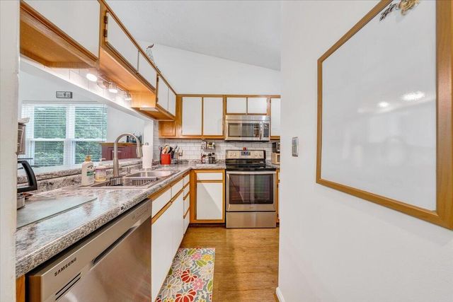 390 Tinkerview DR, Cloverdale, VA 24077