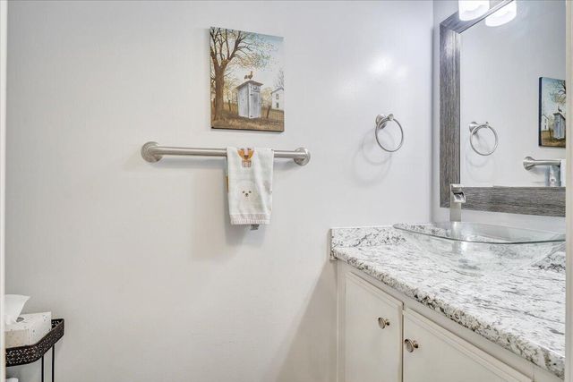 390 Tinkerview DR, Cloverdale, VA 24077