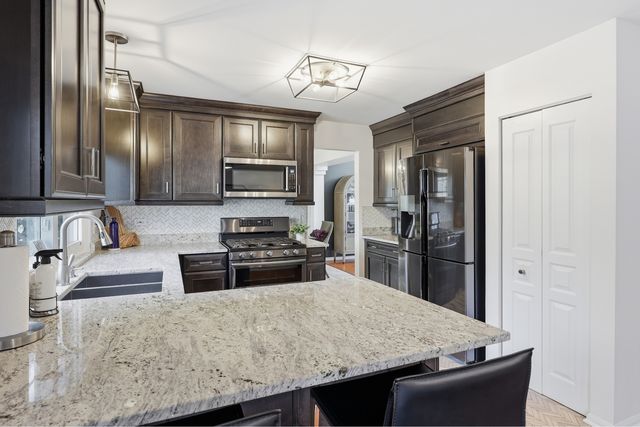 1268 Spaulding Road, Bartlett, IL 60103