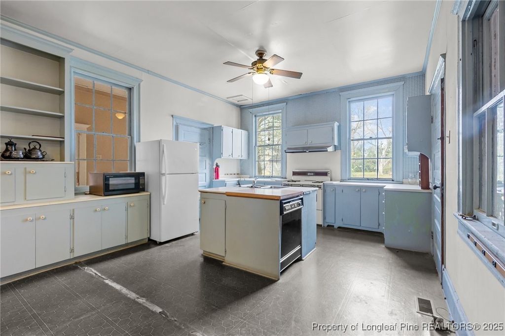 205 N Vance Street, Red Springs, NC 28377 — photo 9