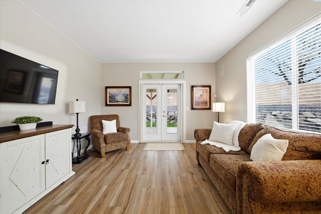 5812 11th Ave, Kennewick, WA 99337