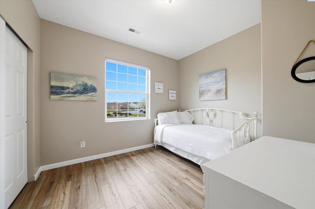 5812 11th Ave, Kennewick, WA 99337