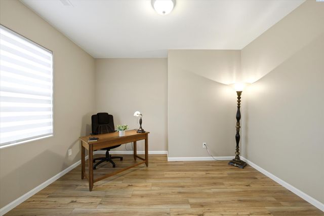 5812 11th Ave, Kennewick, WA 99337