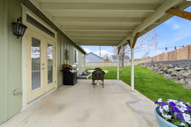 5812 11th Ave, Kennewick, WA 99337