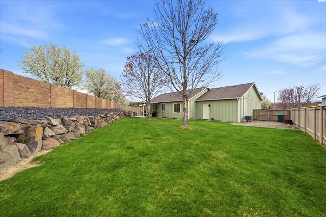 5812 11th Ave, Kennewick, WA 99337