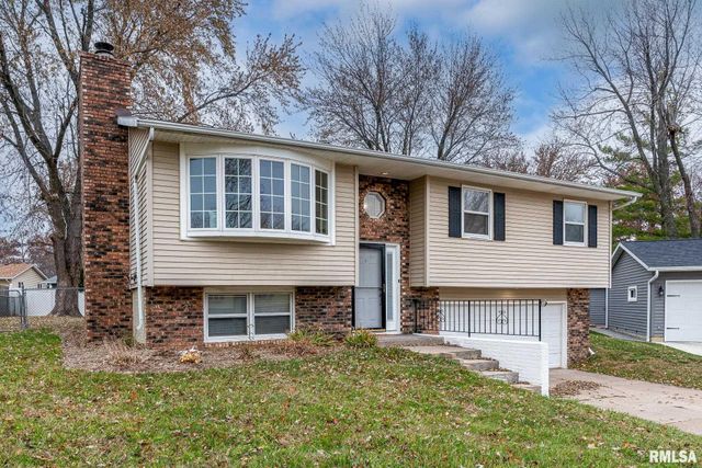 2530 Saint Johns Court, Bettendorf, IA 52722