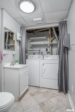 2530 Saint Johns Court, Bettendorf, IA 52722