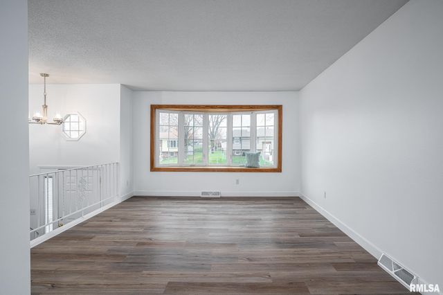 2530 Saint Johns Court, Bettendorf, IA 52722