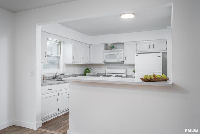 2530 Saint Johns Court, Bettendorf, IA 52722