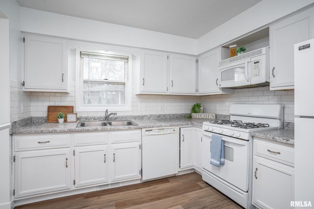 2530 Saint Johns Court, Bettendorf, IA 52722