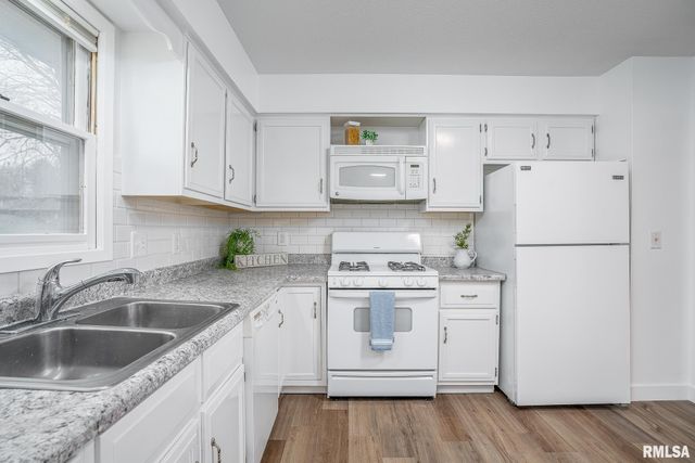 2530 Saint Johns Court, Bettendorf, IA 52722