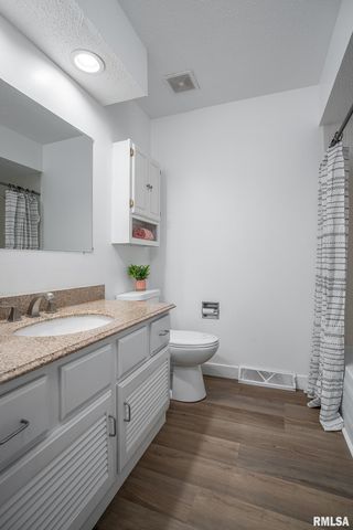 2530 Saint Johns Court, Bettendorf, IA 52722