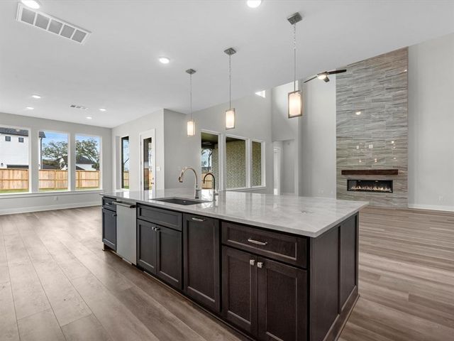 42 Cottonwood Lake Court, Fulshear, TX 77441