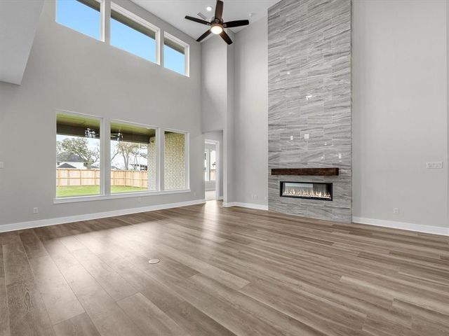 42 Cottonwood Lake Court, Fulshear, TX 77441