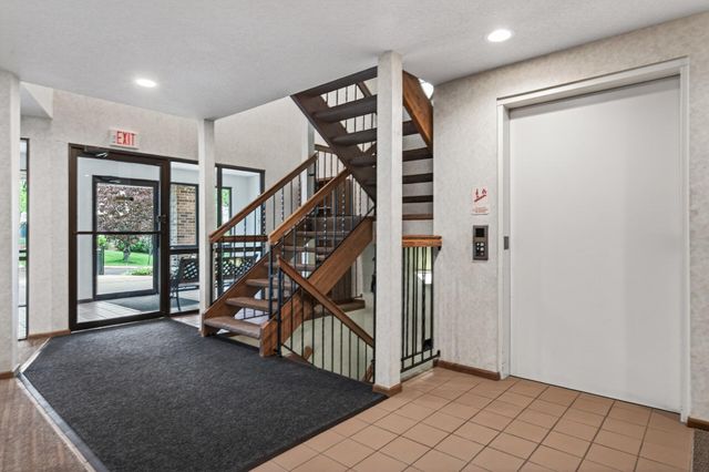 4385 Trenton Lane N 102, Plymouth, MN 55442