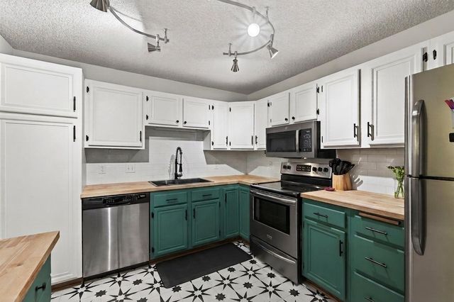 4385 Trenton Lane N 102, Plymouth, MN 55442