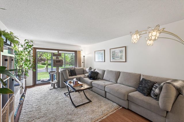 4385 Trenton Lane N 102, Plymouth, MN 55442