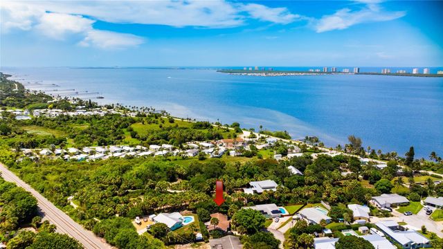 4646 NE Dudley Circle, Jensen Beach, FL 34957